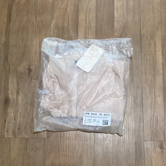 Fabletics-Ash Croppped Half Zip Jacket-Women's Size: Large-Color: Grey Mist-NEW! - Picture 2 of 16